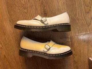 Zapatos Dr. Martens Mary Jane hebilla blancos