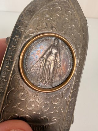 Altarcito devocional Virgen Milagrosa finales XIX