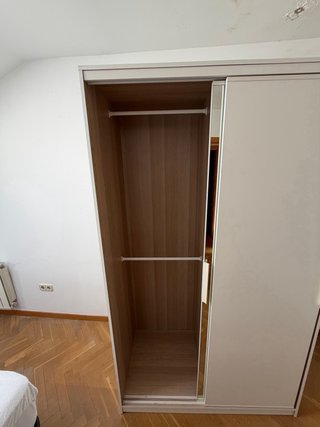Armario blanco de madera