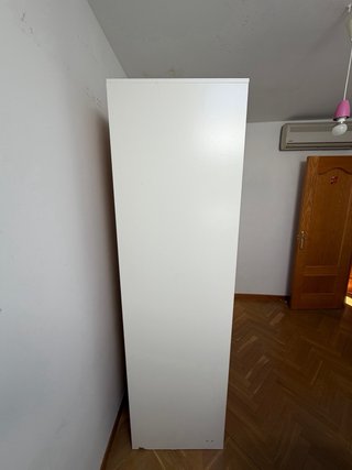 Armario blanco de madera
