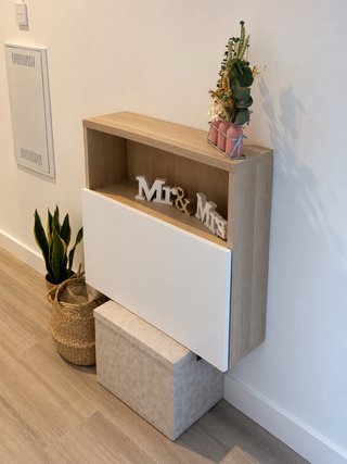 Mueble recibidor Ikea madera y blanco