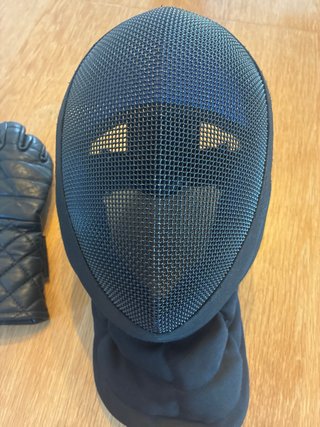 Careta y guantes esgrima histórica