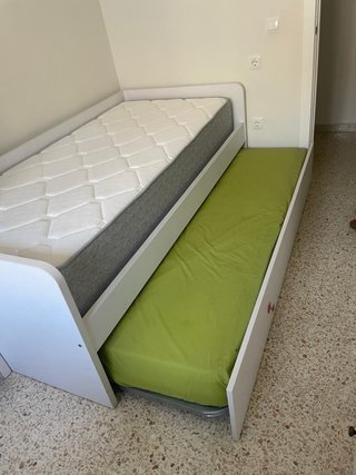 Cama nido blanca con cama supletoria en cajón