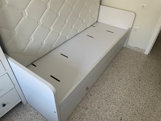Cama nido blanca con cama supletoria en cajón