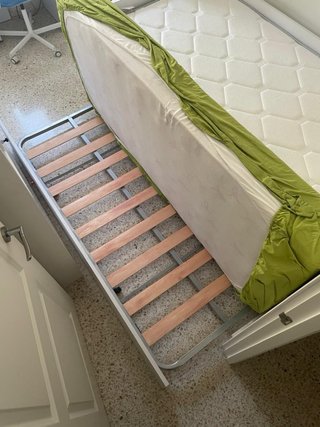 Cama nido blanca con cama supletoria en cajón