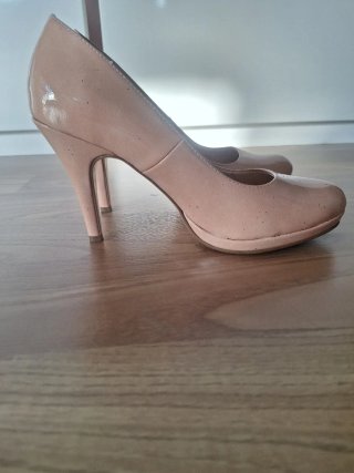 Zapatos de tacón color nude