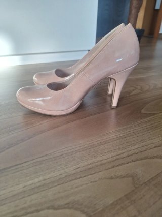 Zapatos de tacón color nude