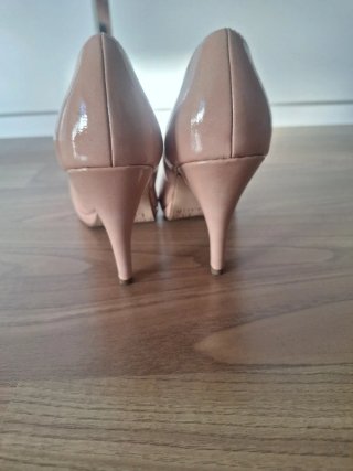 Zapatos de tacón color nude