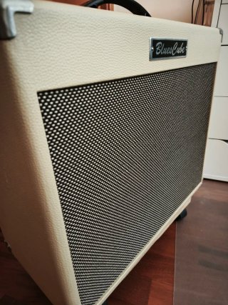 Amplificador Roland Blues Cube Stage
