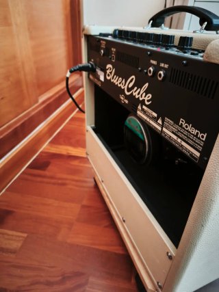 Amplificador Roland Blues Cube Stage