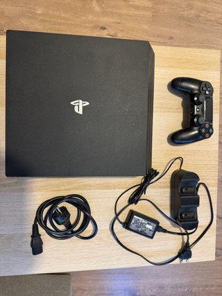PS4 (PlayStation 4) Negra Slim