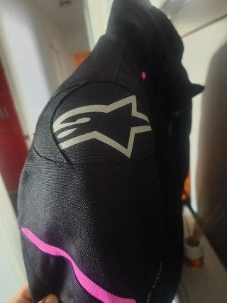 Chaqueta Alpinestars Moto Negra y Rosa