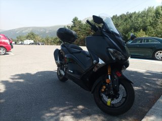 Yamaha TMAX 530 DX Maxi Scooter Negra