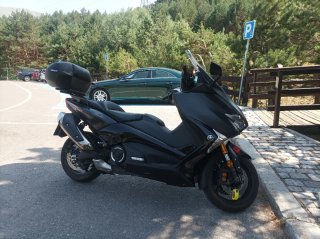 Yamaha TMAX 530 DX Maxi Scooter Negra