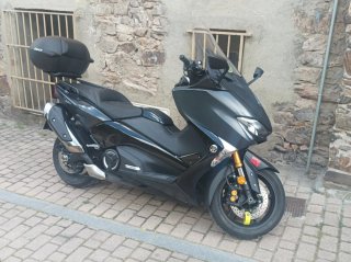 Yamaha TMAX 530 DX Maxi Scooter Negra