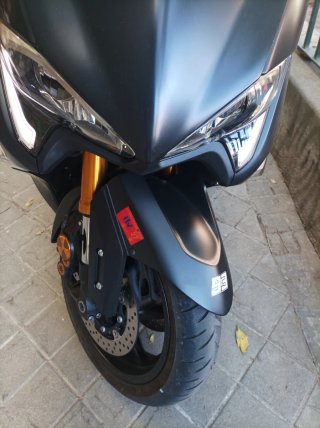 Yamaha TMAX 530 DX Maxi Scooter Negra