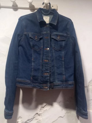 Chaqueta vaquera Bershka Talla L