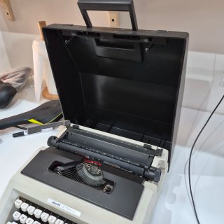 Máquina de escribir Olivetti Lettera 40