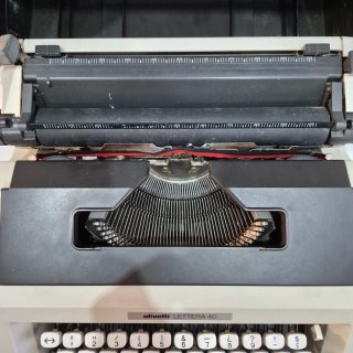 Máquina de escribir Olivetti Lettera 40
