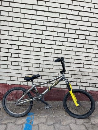 Bicicleta BMX plateada ¡OFERTA! Hoy 10 SOLO FINDE