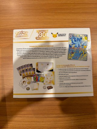 ETB Pokemon 30 aniversario y Primer compañero