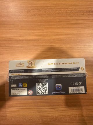 ETB Pokemon 30 aniversario y Primer compañero