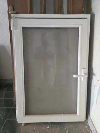 Ventana de aluminio blanca