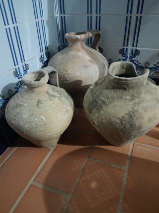Juego de 3 tinajas de barro