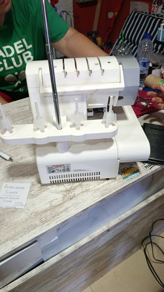 Remalladora Singer Máquina Overlock
