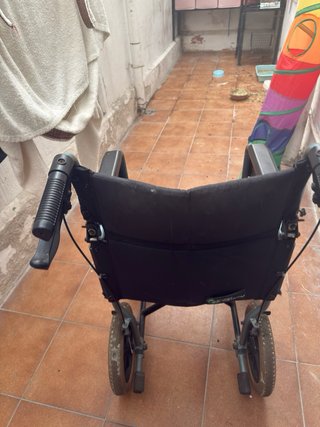 SILLA DE RUEDAS CON FRENOS