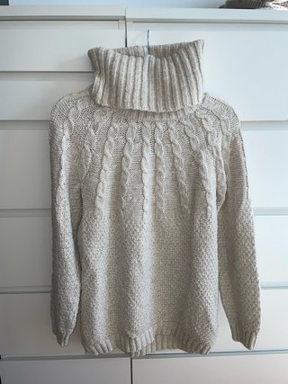 Jersey grueso cuello alto beige