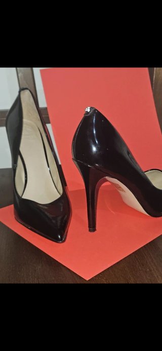 Décolleté Guess vernice nere