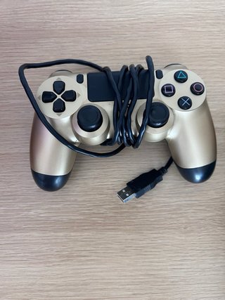 PS4 (PlayStation 4) + Mando Dorado