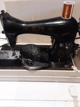 Máquina de coser Alfa