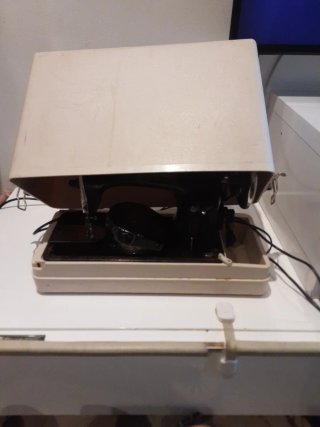 Máquina de coser Alfa