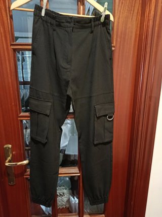 Pantalones cargo negros bombachos