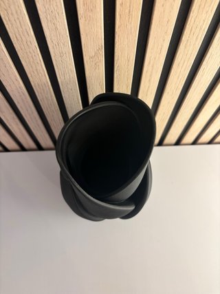 Jarrón Negro Minimalista