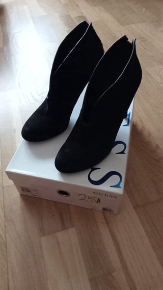 Botines Guess negros en caja ORIGINAL. Talla 41