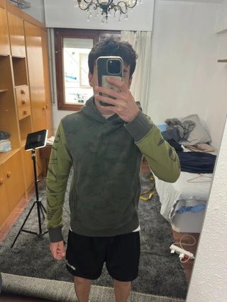 Sudadera Armani Jeans camuflaje verde logo mangas