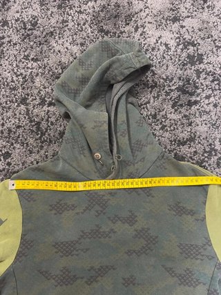Sudadera Armani Jeans camuflaje verde logo mangas