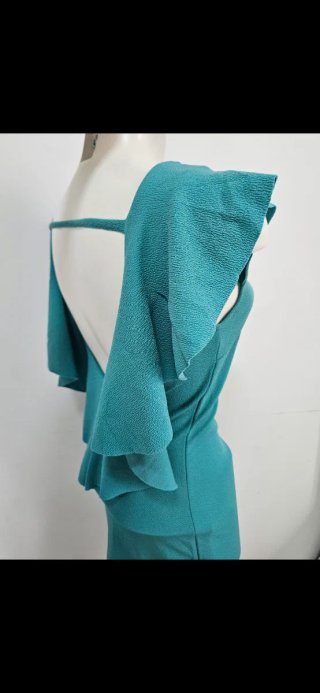Vestito tubino con volant e schiena scoperta