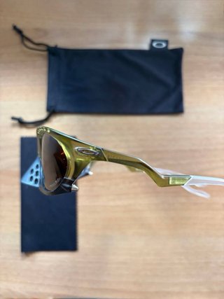 Occhiali da sole Oakley marrone/verde oliva