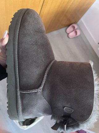 Botas UGG grises originales con lazo