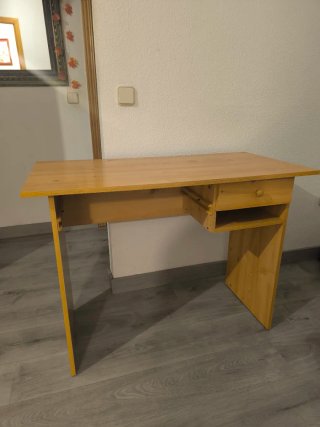 Escritorio de madera para habitación