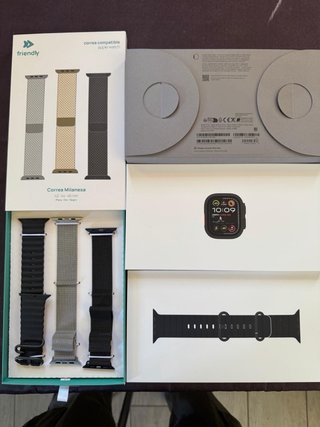 Apple Watch Ultra 2 con 4 Correas