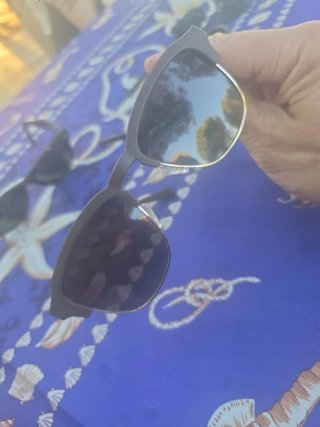 Gafas de sol Hawkers negras y doradas
