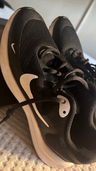Zapatillas Nike Negras y Blancas Talla 38