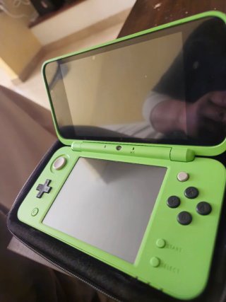 Nintendo 2DS XL Minecraft Creeper Edition