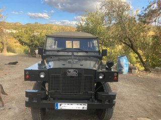 Land Rover Santana militar