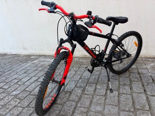 Bicicleta Infantil B'TWIN Negra y naranja